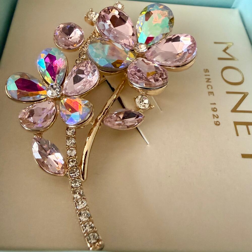 MONET Flower Brooch Pin Gold Tone Rhinestone Pink AB Crystal Figural New in Box - Picture 9 of 10